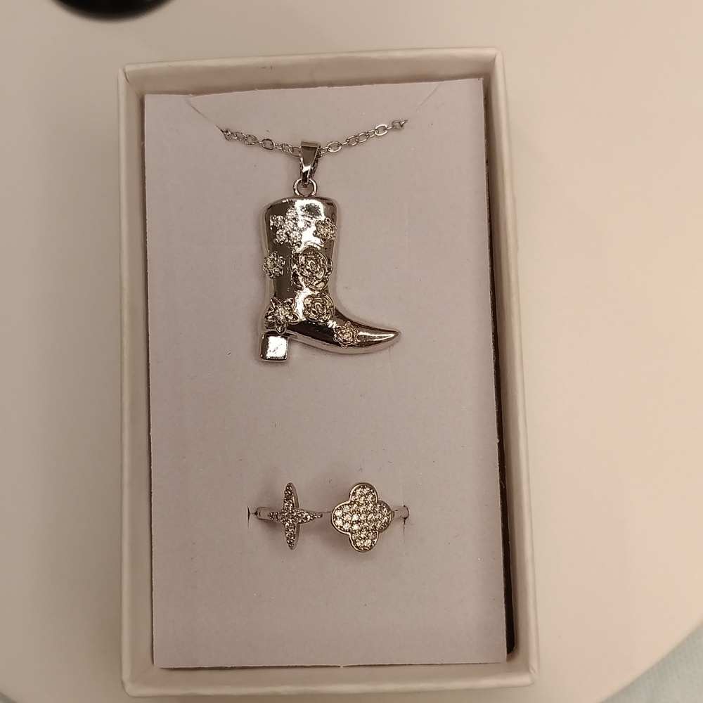 Boot necklace with clover ring set